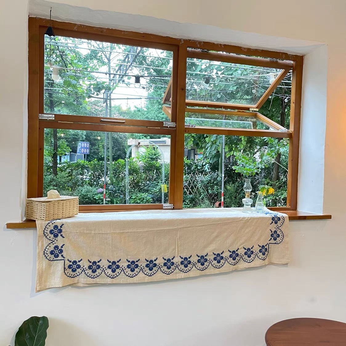 2022 Embroidered Tablecloth Korean Rectangle White Hand-crocheted Ribbon Embroidered Tablecloth Korean Vintage Coffee