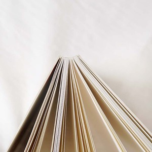 Cuaderno personalizable A5 con esquinas redondeadas, tapa dura gruesa de 300g, Bloc de notas de papel recubierto con logotipo impreso en la columna vertebral desnuda - Product Image 4
