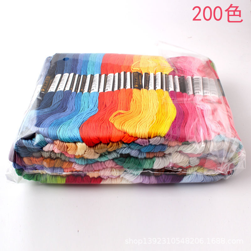 200 colori di filo da ricamo