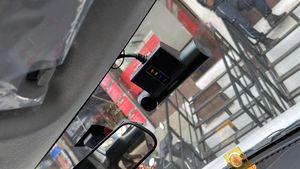 4g wifiデュエルレンズダッシュカムミニサイズサポート外部カメラ1080pビデオレコーダーリモートコントロールサポート車両プラットフォームの接続 - Product Image 5