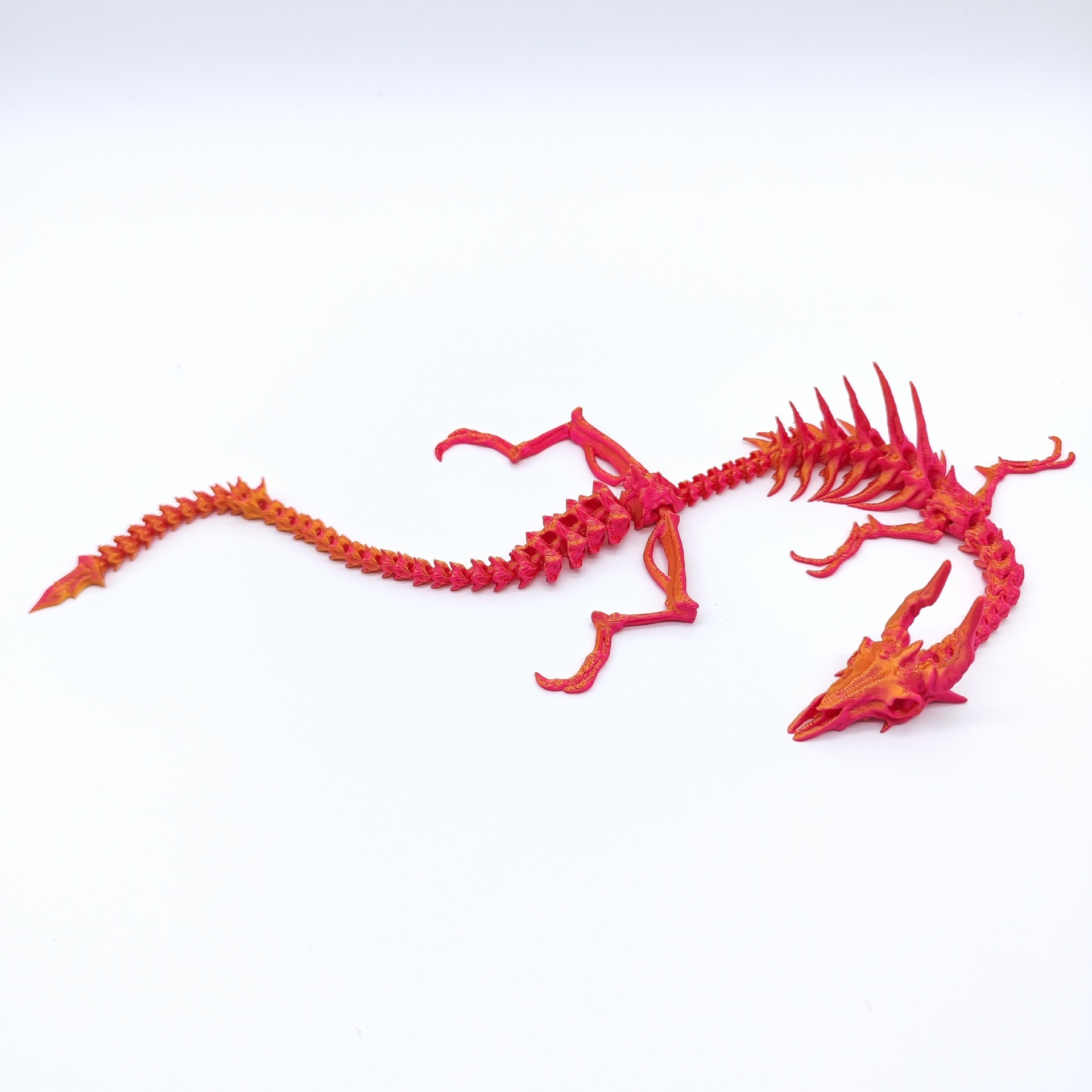 Dragon en os d'or rouge