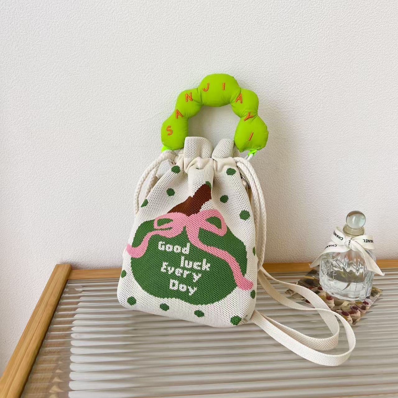 Polka-dot apple