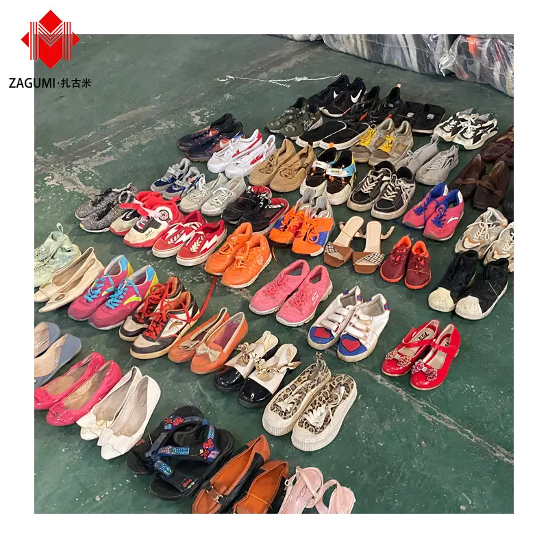 Guangzhou Lot de jeans et de chaussures High Cut en stock Vêtements de basket-ball Chaussures d'occasion Chaussures de balle d'occasion pour le Ghana