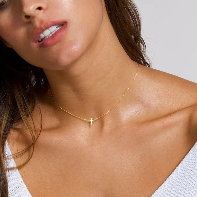 Dainty placcato in oro 18K piccola catena croce collana gioielli donna minimalista in acciaio inossidabile croce ciondolo collana
