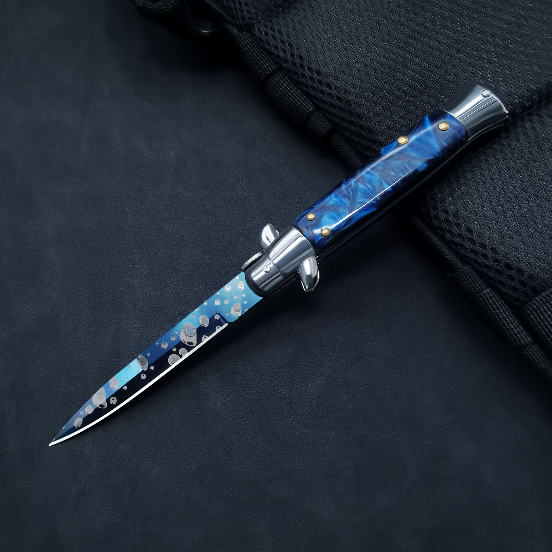 Manche bleu et lame bleue