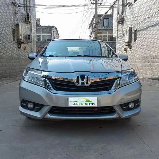 Precio de coche usado Hon-da CRIDER Lingpai 2013 coches sedán izquierdo