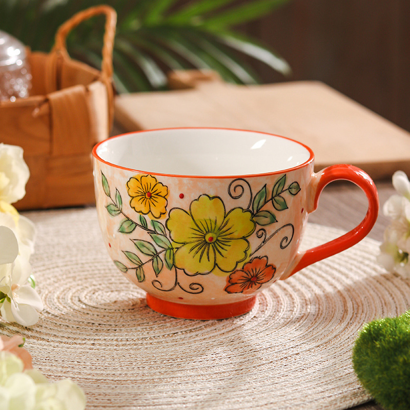 Tasse de petit-déjeuner orange colorée