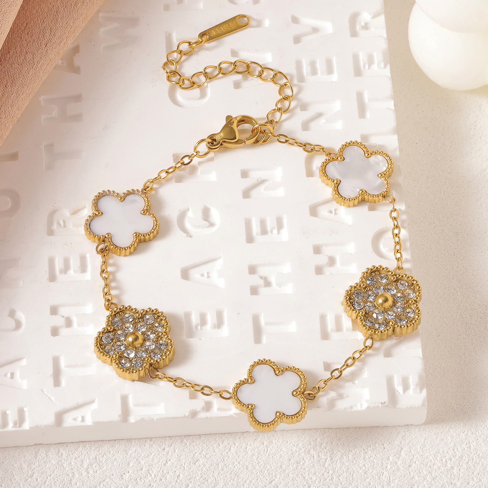 Bracciale bianco 15b2