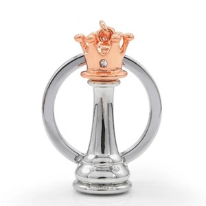 创意女王王金属钥匙扣时尚包吊坠钥匙扣象棋设计钥匙圈 - Product Image 1