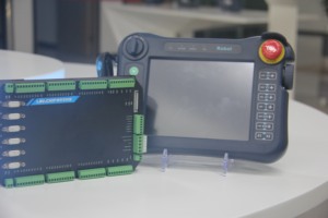 Controller di programmazione a 3-6 assi Lavichip per stampaggio ad iniezione con soluzione di comunicazione bus a impulsi stabile - Product Image 6
