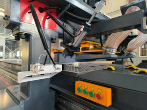 Hot type ATC <strong>CNC</strong> <strong>router</strong> <strong>with</strong> linear tool changer 1325 wood cutting machineATC wood <strong>router</strong> big promotion - Product Image 5