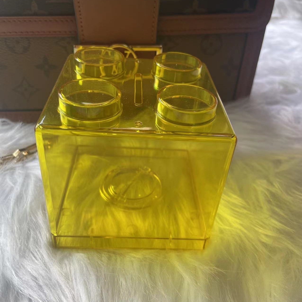 Amarillo transparente