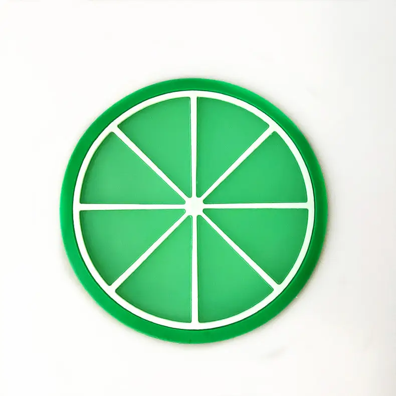 أكسسوارات طاولة مخصصة بشعار مصنع OEM 2D أشكال كوستر للخضروات والفواكه مصنوع من المطاط الناعم PVC أكسسوارات طاولة
