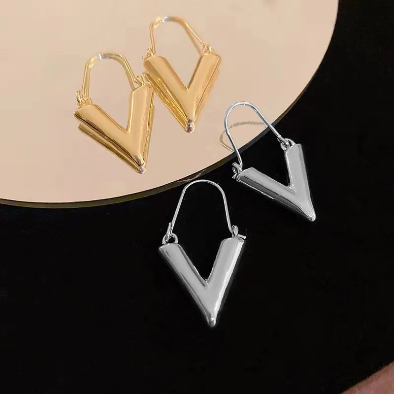 Orecchini coreani 2023 925 argento pin fashion trend lettera a forma di V in metallo love ear buckle ear rings