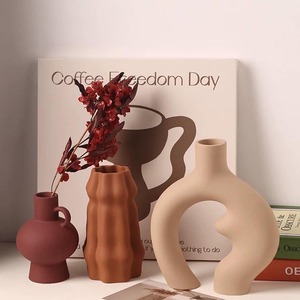 مزهريات زهور من التيراكوتا بتصميم إبداعي حديث بتصميم جديد للمنزل والزفاف ، مزهرية شمالية مصنوعة يدويًا - Product Image 2