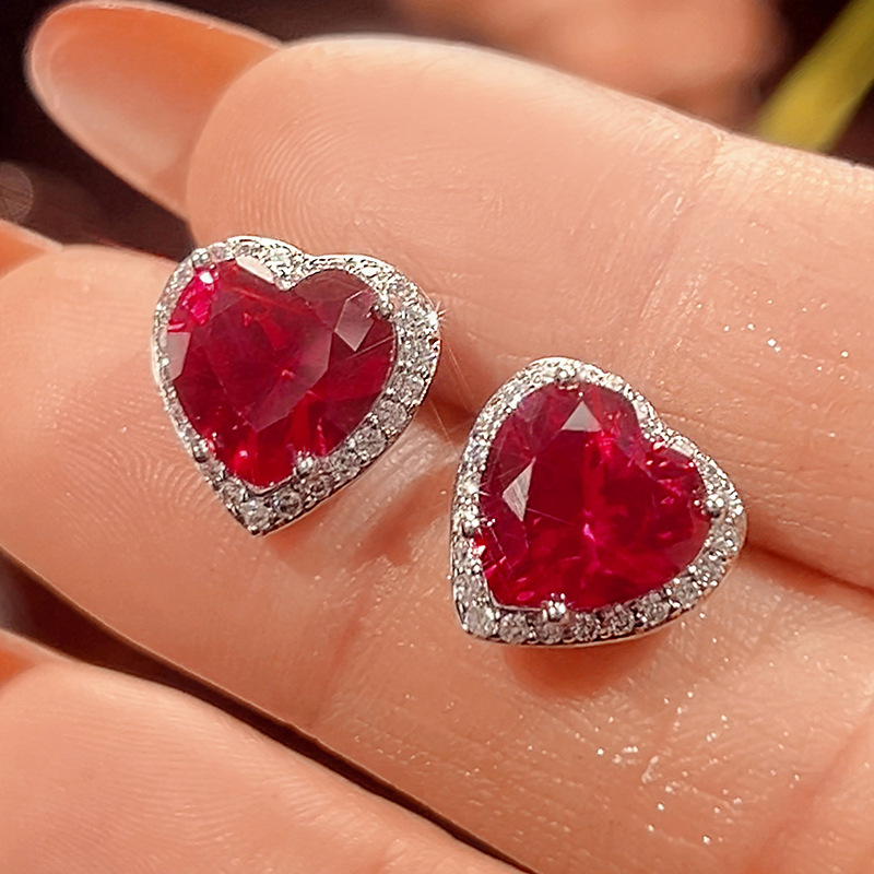 Boucles d'oreilles en corindon rouge