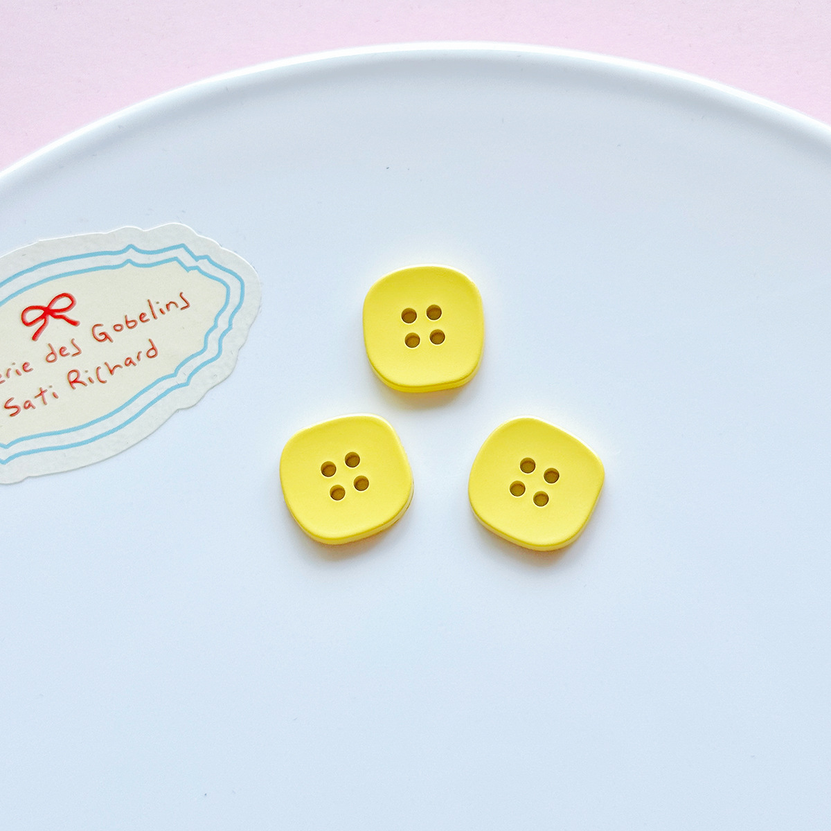 Acrylic yellow button 16*15.5mm