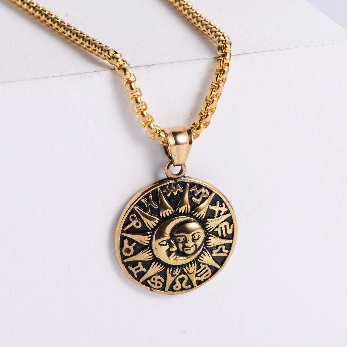 Pendentif en or (sans chaîne)