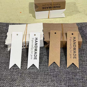 Papel ecológico con impresión de logotipo personalizado, etiqueta colgante de joyería pequeña con cadena elástica, forma rectangular redonda, negra y blanca