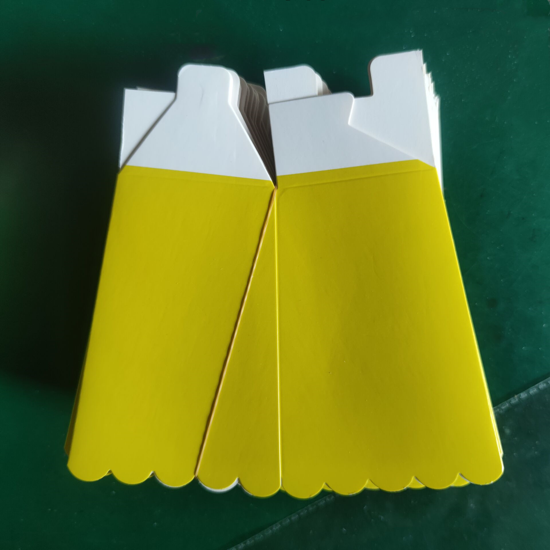 Jaune