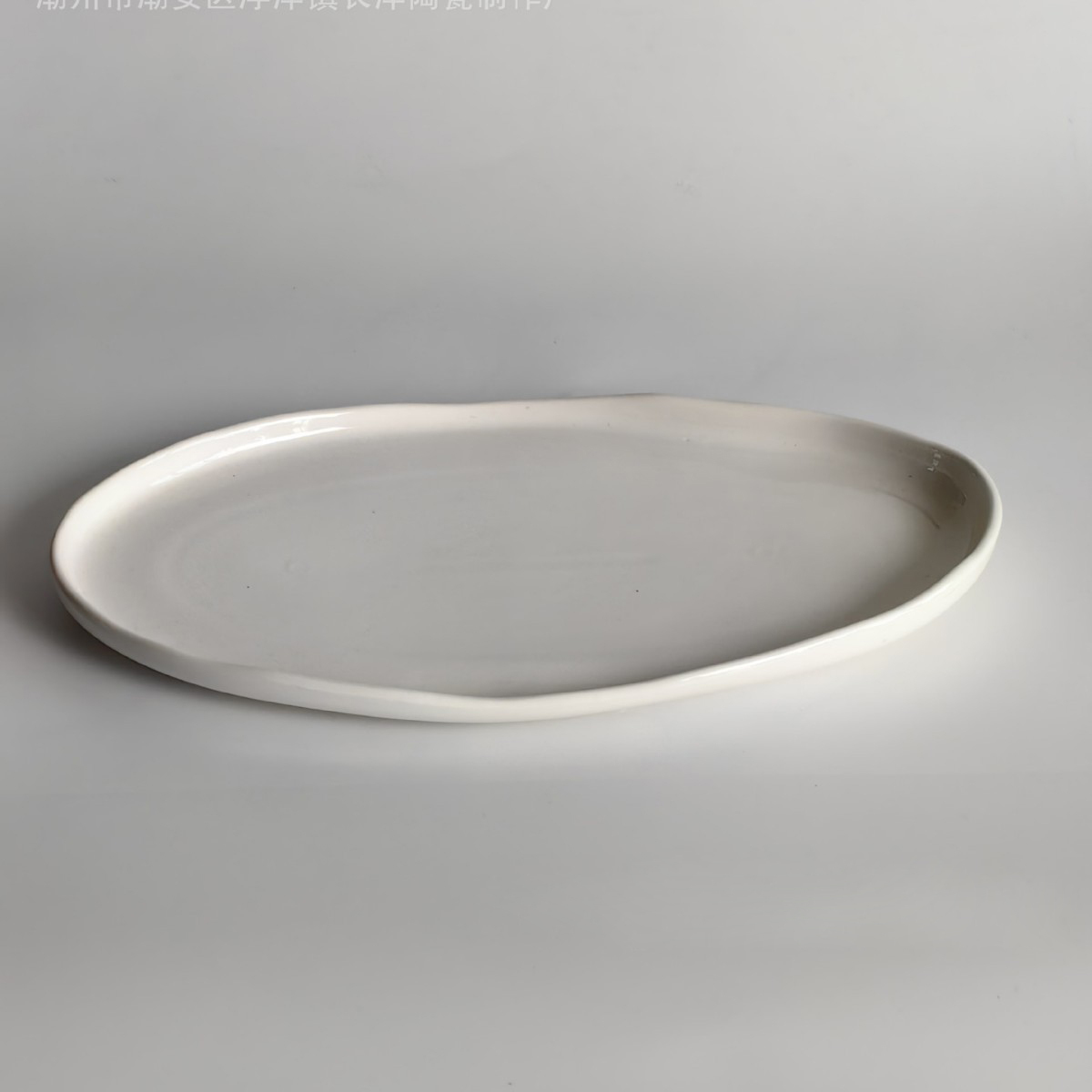 Plato de pescado de piedra de 14 pulgadas - interior beige, exterior blanco