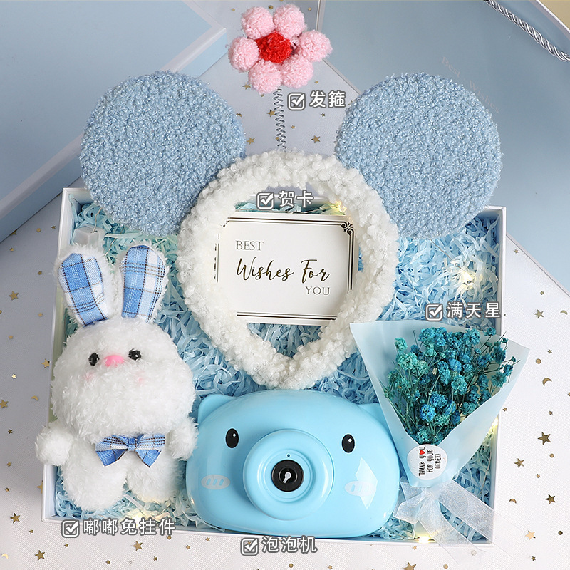 Tarjeta de felicitación con ramo de diadema con colgante de máquina de burbujas azul