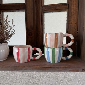手作りセラミックコーヒーカップ不規則なツイストハンドルカラフルなハートストライプパターン朝食アフタヌーンティーラテカップ - Product Image 2