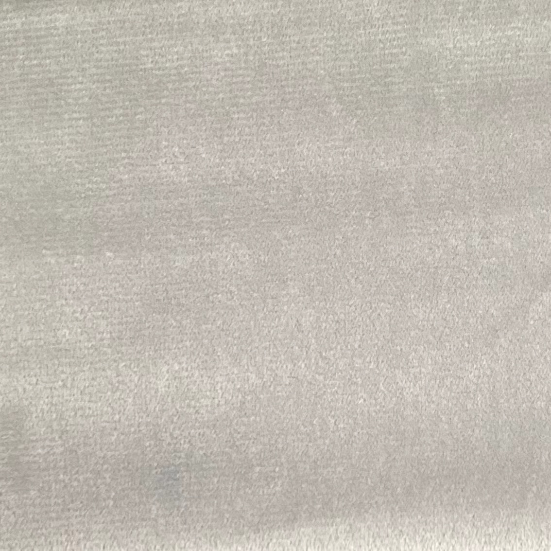 Gris oscuro