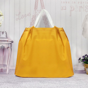 少最小起订量聚磨砂亚光塑料抽绳购物袋手柄带标志的衣服 - Product Image 5