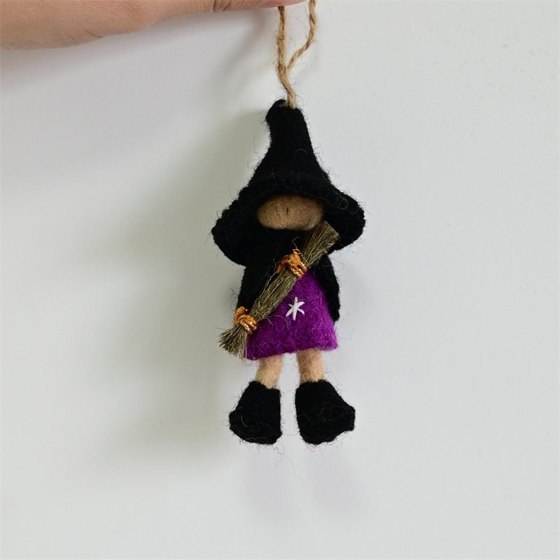 Little black witch-11cm