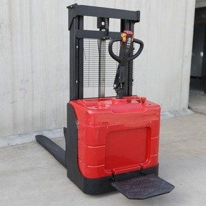 Precio al por mayor de fábrica Carga 1500kg 2000kg Elevada 1,6 M 2M Apilador eléctrico Stand-On para transporte y descarga de muelle - Product Image 2