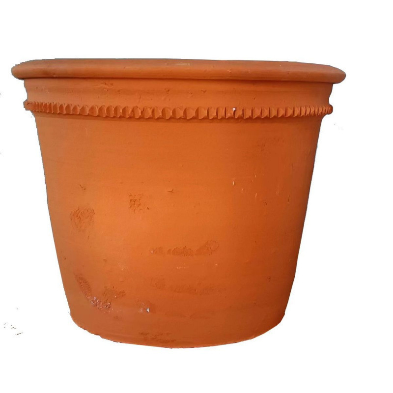 Poterie rouge, 26 cm de diamètre et 19 cm de hauteur (avec bordure dentelle).