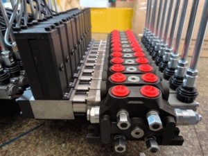 Die LKW-Kran fernbedienung trägt ein Hydraulik ventil, eine kompakte Struktur und eine präzise Mikro bewegung/4 Funktionen/12V, 24V/wasserdicht/ - Product Image 3