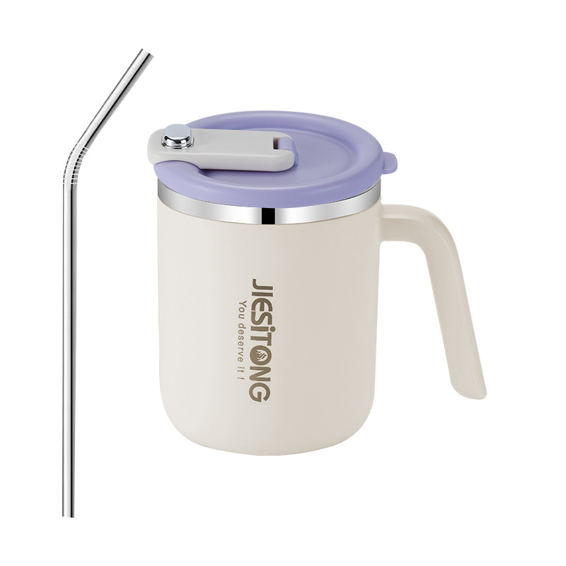 Nouvelle tasse blanche 500ml avec paille violette.