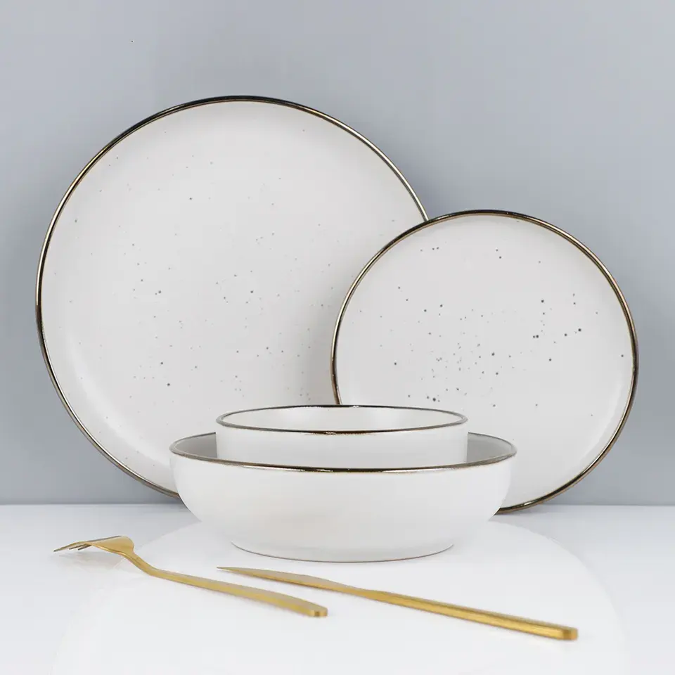 Cina nuovo design opaco bianco rosa blu set da pranzo dubai mercato all'ingrosso 16 pezzi set di stoviglie in gres di lusso con bordo dorato