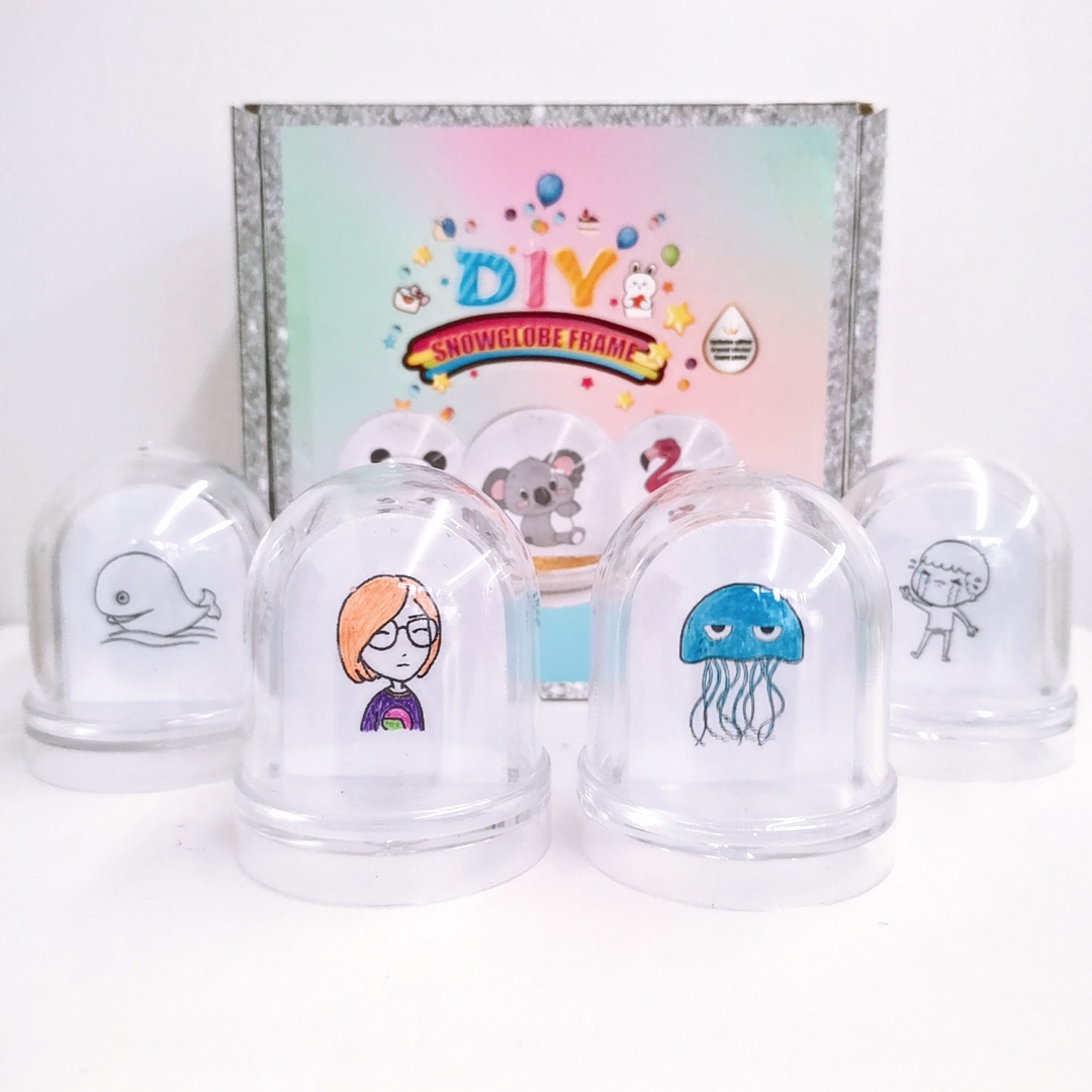 1 ensemble : un dôme de 45 mm + 1 base + 1 sachet de paillettes + 1 figurine intérieure