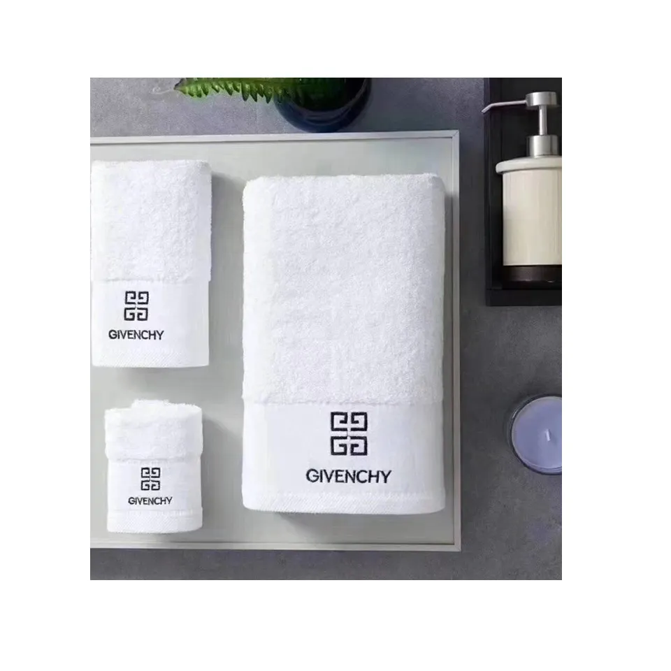 China Fabriek Groothandel Aangepaste Gepersonaliseerde Logo Grootte Handdoeken Puur Katoenen Handdoeken Comfortabele En Duurzame Hotel Badhanddoeken