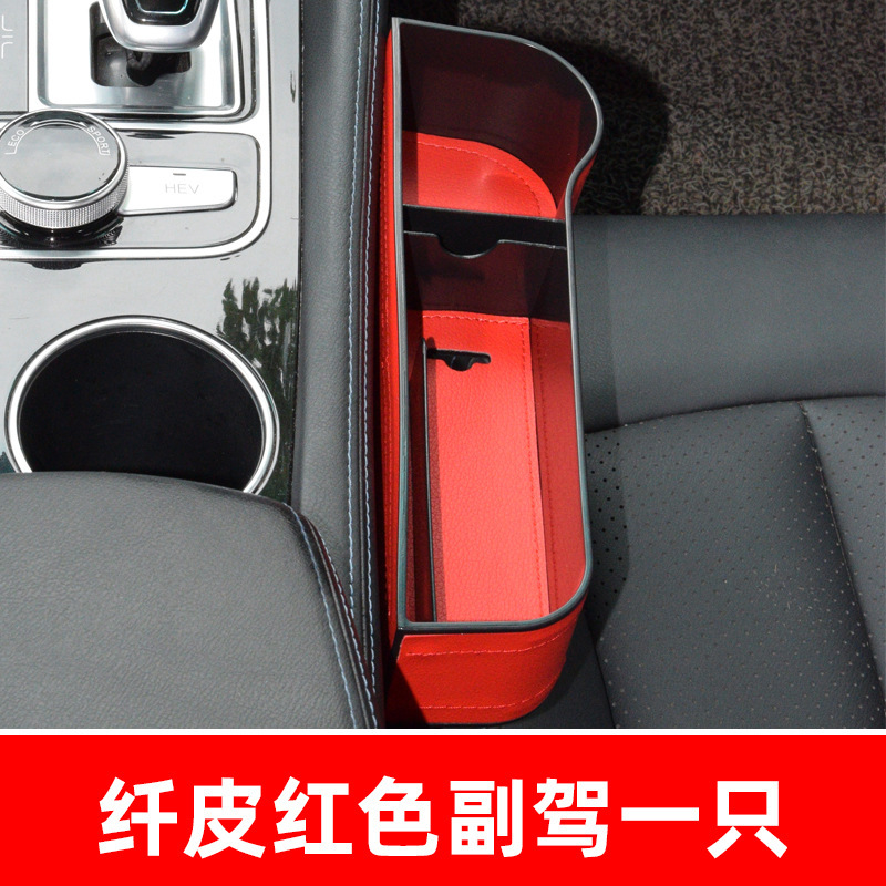 Un asiento de pasajero de cuero rojo.