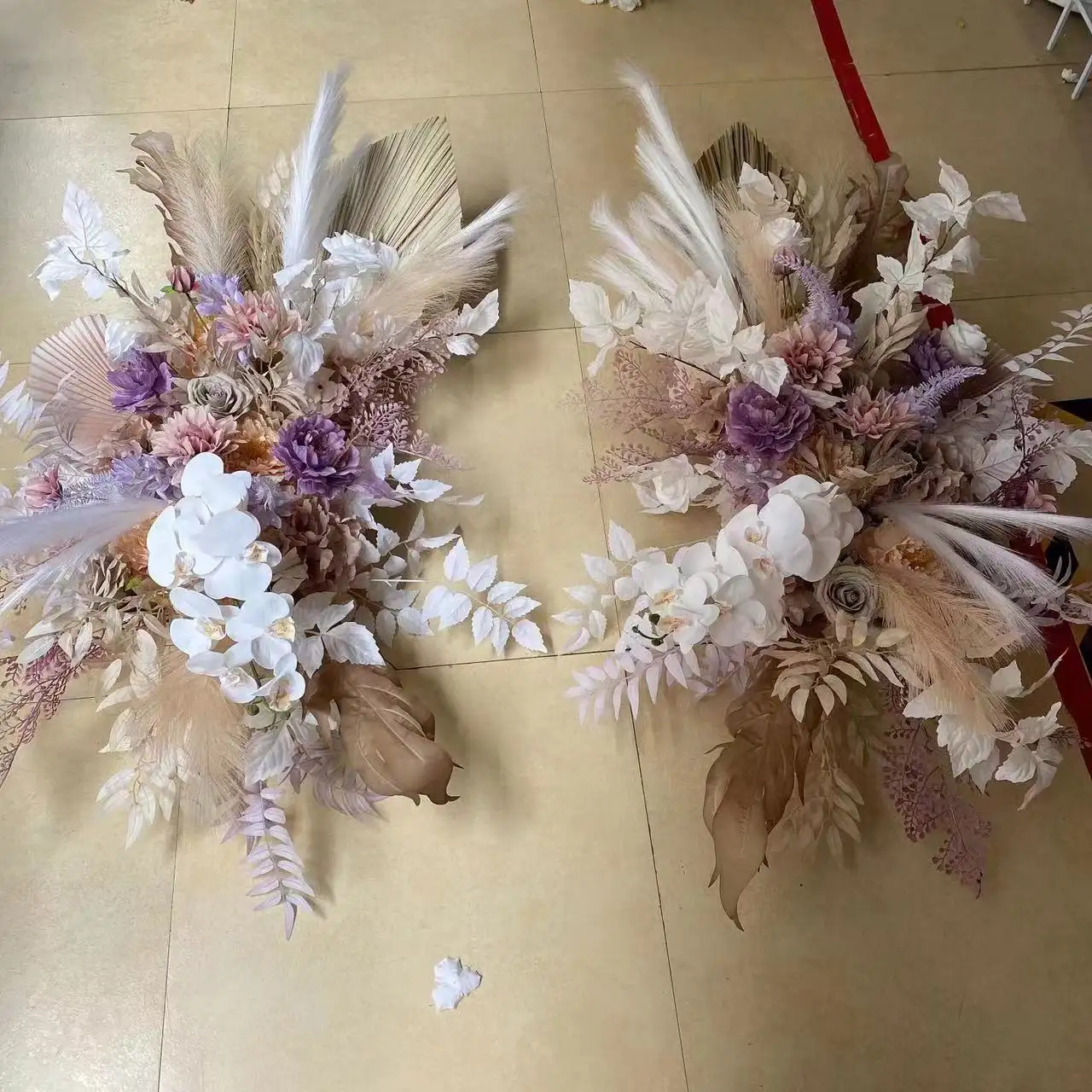 Preço de fábrica Pendurar Arco Ganhos Canto Rosa Branca Decoração Flores Artificiais Para Casamento