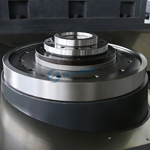 Mandril hidráulico C Axis de SGSK VTC1600 Torno CNC Máquina de torneado con alimentador de barra - Product Image 3