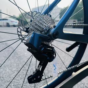 Xe đạp đua đường trường sợi carbon KOZO Factory Direct 700C, hệ thống chuyển <span class=keywords><strong>t</strong></span>ốc điện 24 <span class=keywords><strong>t</strong></span>ốc độ, phanh đĩa thủy lực, nhẹ - Product Image 6