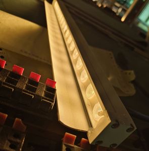 Наружная Водонепроницаемая IP65 алюминиевая полоса RGB полноцветная трансформирующая светодиодная настенная шайба DMX управление линейным светом - Product Image 5