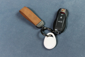Etiqueta inteligente de buscador de llaves antirrobo certificada para dispositivo de seguimiento Bluetooth para alarmas personales de seguridad de coche y equipaje IOS/Android - Product Image 6