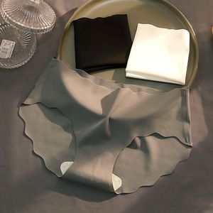 売れ筋シームレスワンピースアイスシルク下着女性用通気性セクシーミッドウエスト無地ガールブリーフラージサイズファクトリー