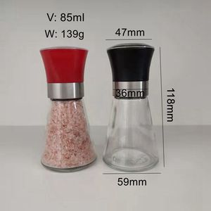 調整可能な粗いミルを備えた小さなソルトスパイスシェーカー小さな丸いプラスチックグラインダーキャップを備えた透明なガラスボトル