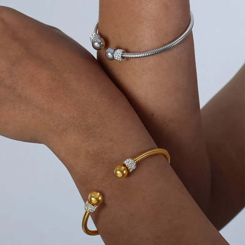 I più nuovi gioielli di moda bracciale rigido in acciaio inossidabile con sfera in cristallo placcato oro 18 carati bracciale regolabile impermeabile per regalo da donna