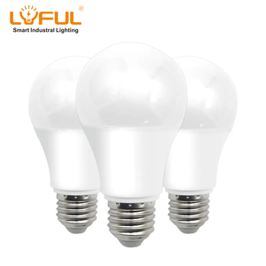 Oem Skd <span class=keywords><strong>A60</strong></span>電球7WRohsプラスチックハウジンググローブポータブル<span class=keywords><strong>LED</strong></span>電球