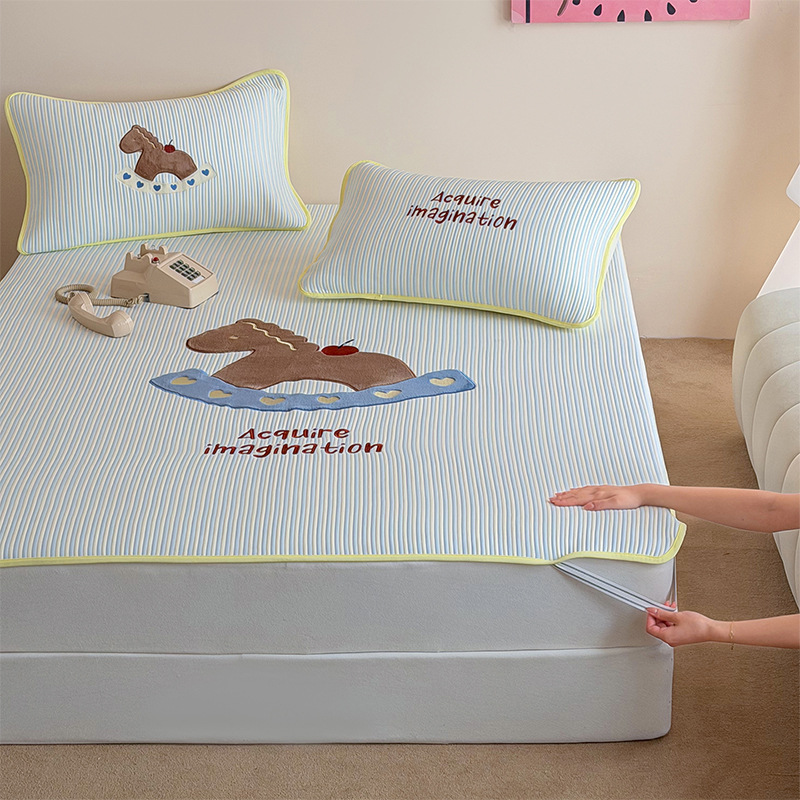 Broderie appliquée en PE - Cheval à bascule en forme de cœur - Style tapis de lit