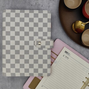 Carpeta en espiral A5/A6 personalizada de alta calidad, 6 anillos, Agenda PU de cuero, diario, planificador, cuaderno con bolsillo para tarjetas, cubierta de PP - Product Image 2