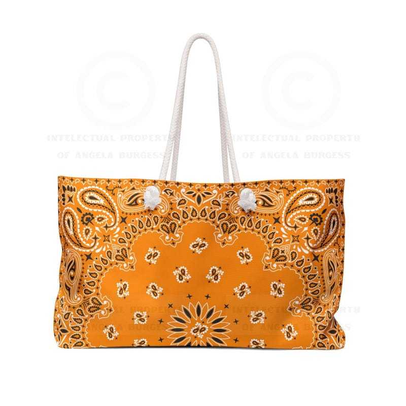 Arancione brillante con bandana nera stampa paisley
